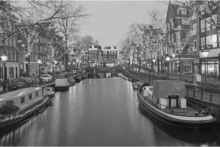 The canals of Amsterdam, one of the many desirable features of the location of HYROX Amsterdam